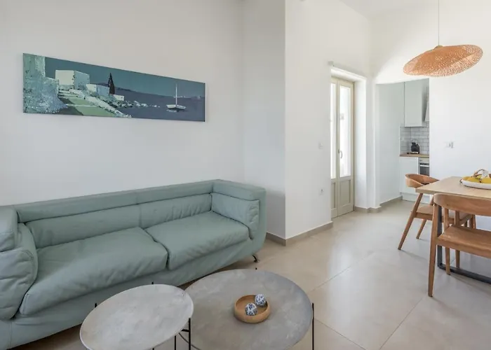 Milos Zen Feriehus Adamantas